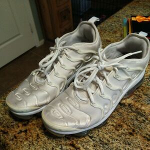 Nike Air Vapormax Plus Triple White Platinum Running Size 9 924453-100